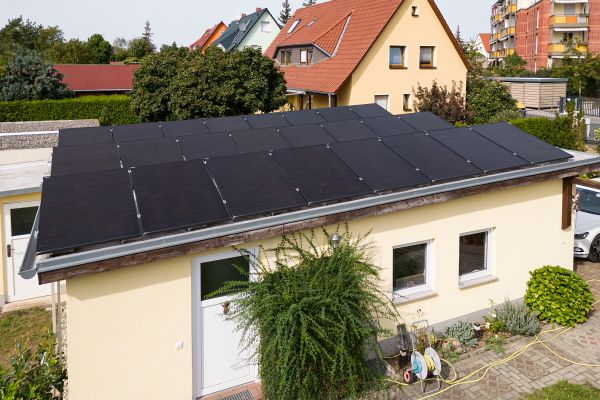 9,9 kWp SolarAnlage auf Doppelgarage in Coswig - mit Stromspeicher